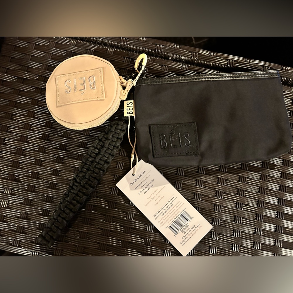 BEIS The Wristlet Set in Black and Cream